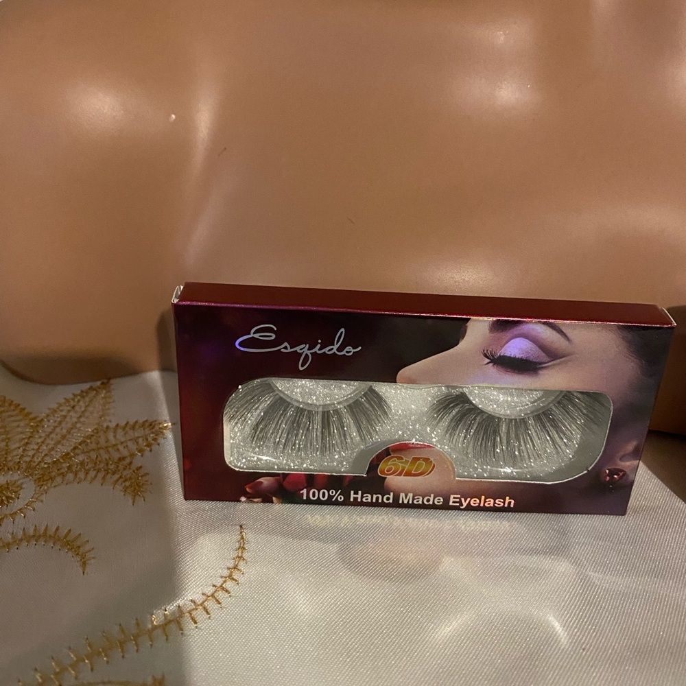 Eye lashes - Picture 3 of 8
